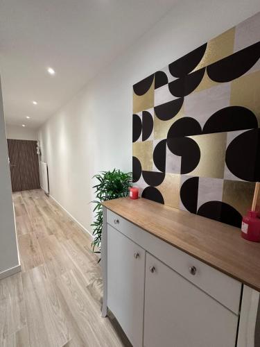 a room with a wall with a painting on the wall at Très bel appartement PremiumSteinbach-parking in Mulhouse