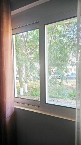 a window with a view of a tree at GjiroNest Apartment in Gjirokastër