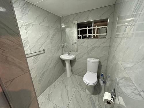 Ένα μπάνιο στο Platinum Oasis Retreat