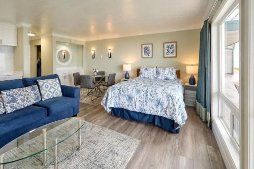 Χώρος καθιστικού στο Oceanfront Condo - Easy Beach Access - Pool and Hot Tub