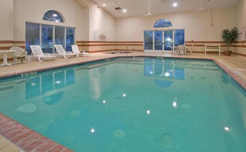 a large swimming pool in a hotel room at Country Inn & Suites by Radisson, Columbia, SC in Columbia