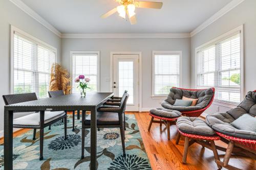 a dining room with a table and chairs at 8 Mi to Dtwn Mt Airy Mtn-View North Carolina Home 