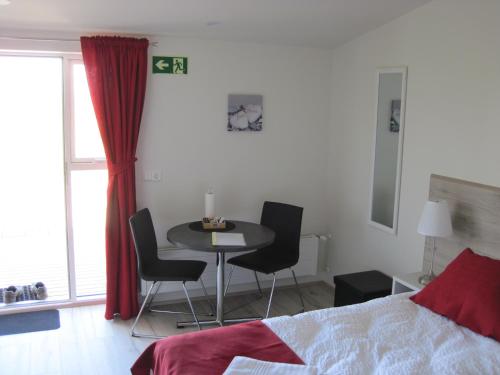 Postel nebo postele na pokoji v ubytování Skógar Sunset Guesthouse