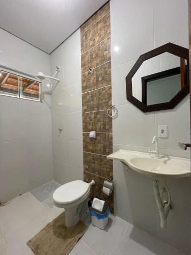 a bathroom with a toilet and a sink at Apto entrada individual 1 in Sinop