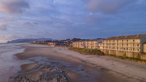 an aerial view of a beach with buildings at Family Suite - Sleeps Six - Ocean View & Beach Access - Pool & Hot Tub in Lincoln City