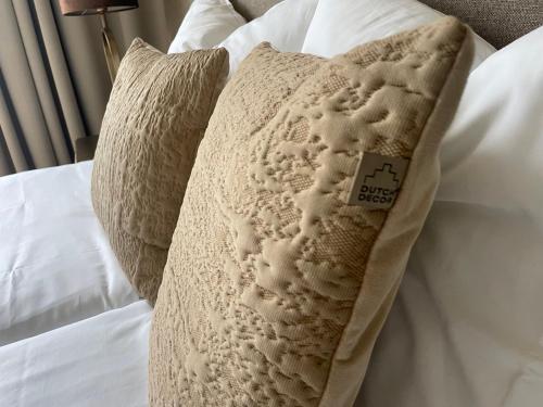 New High-end Suite Historic Building In Safe Areaにあるベッド