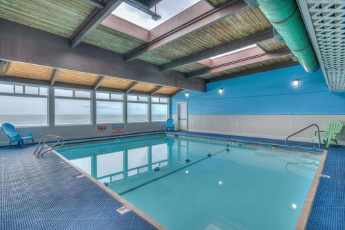 a large swimming pool in a large room at Oceanfront Suite - Beach Access - Heated Pool and Hot Tub in Lincoln City