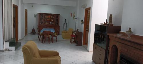 a living room with a tv and a table and chairs at Villa Rosa in Fisciano