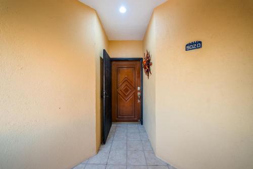 Φωτογραφία από το άλμπουμ του Princesa 3BR 2BA OV Penthouse- 502D σε Campo del Medio