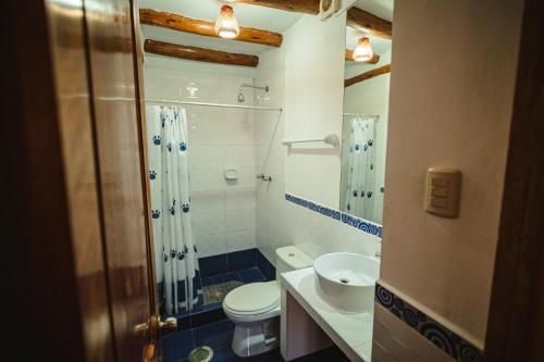 Koupelna v ubytování Picaflor Tambo Guest House