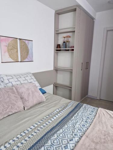 a bedroom with a bed and a closet at Loft confortável com garden in Canoas