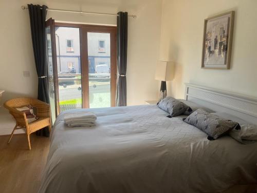 a large bed in a bedroom with a window at Killaloe Lakeside Holiday Home 2Bedroom in Killaloe
