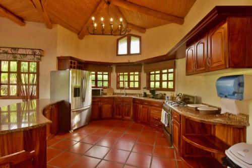 Dapur atau dapur kecil di Pie In The Sky 2 Luxury Home With Amazing Views!