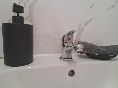 Crown House Studio Apartment photo 22