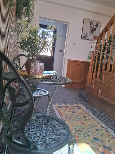 Crown House Studio Apartment photo 30