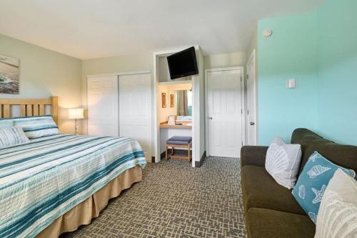 Katil atau katil-katil dalam bilik di King Suite - Oceanfront Balcony & Central Location - Pool & Hot Tub