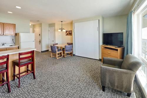 a living room with a kitchen and a dining room at Oceanfront Family Suite - Full Kitchen - Easy Beach Access in Lincoln City