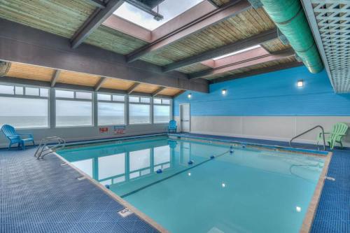 a large swimming pool in a large room at Stunning Oceanfront Suite - Sleeps Six - Top Floor - Heated Pool & Hot Tub Access in Lincoln City