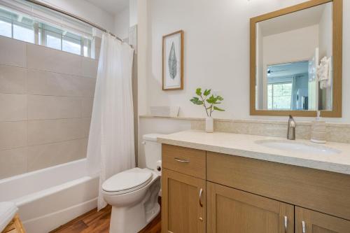 a bathroom with a toilet and a sink and a mirror at Studio Nene by AvantStay Chic Cozy King Bed in Waianae