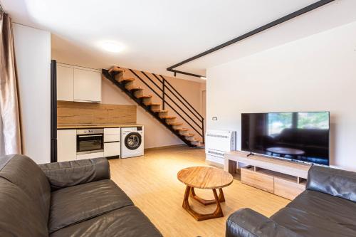 AMA'S Duplex 5 - Parking, Kitchen, Central