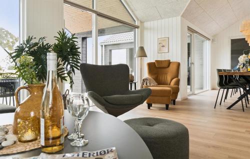 Χώρος καθιστικού στο Amazing Home In Bogense With Sauna