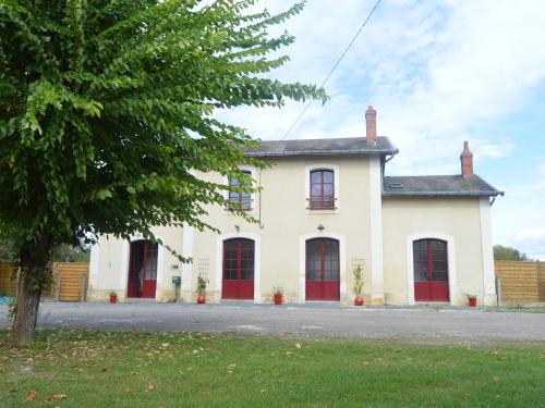 Gîte 13 pers. dans une ancienne gare avec piscine, jardin clos, terrasse et équipements PMR - FR-1-591-166