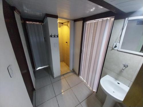 Ένα μπάνιο στο Amazonia Casa Hostal