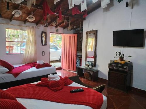 Postel nebo postele na pokoji v ubytování Libélula finca-hotel
