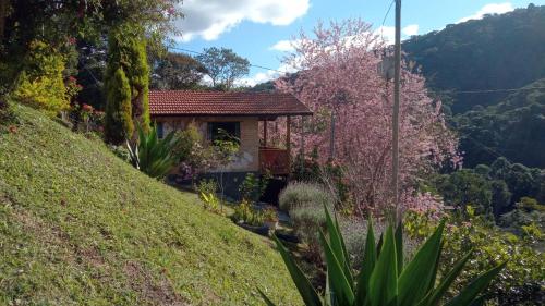 Taman di luar Sonho na Serra Chalé 1