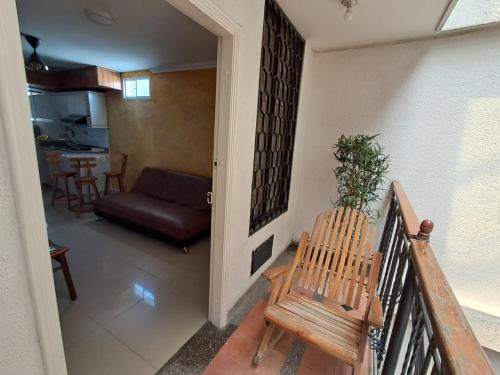 a living room with a bench and a couch at Apartaestudio en el Rodadero junto al mar in Gaira