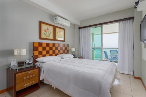 Ένα ή περισσότερα κρεβάτια σε δωμάτιο στο Apart hotel a Beira Mar na praia do Recreio