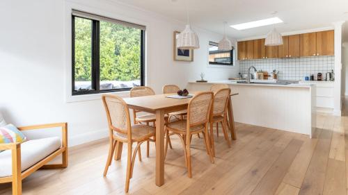 Una cocina o zona de cocina en Lomond House