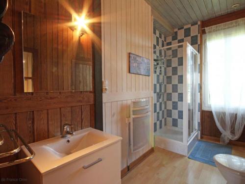 a bathroom with a sink and a shower at Maison de charme avec grand jardin, proche Haras du Pin, animaux acceptés, idéale pour familles - FR-1-497-5 in Saint-Pierre-la-Rivière