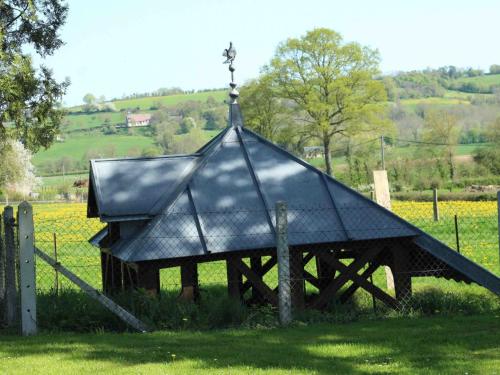 a small building with a cross on top of it at Maison de charme avec grand jardin, proche Haras du Pin, animaux acceptés, idéale pour familles - FR-1-497-5 in Saint-Pierre-la-Rivière