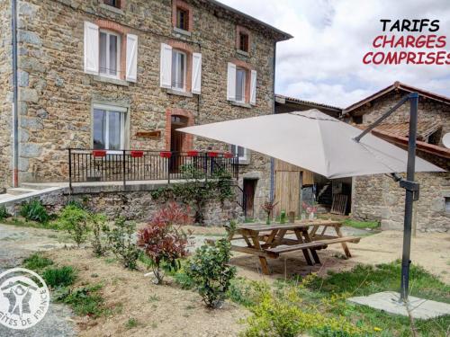 Gîte familial 200m² avec 6 chambres, terrasse, jardin, proche ferme, charges incluses, animaux acceptés - FR-1-496-18