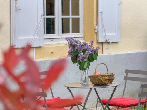 Gambar di galeri bagi Gîte historique au cœur du Parc du Pilat – 14 pers, 3 ch, 3 sdb, wifi, jardin, animaux acceptés - FR-1-496-136 di Sainte-Croix-en-Jarez