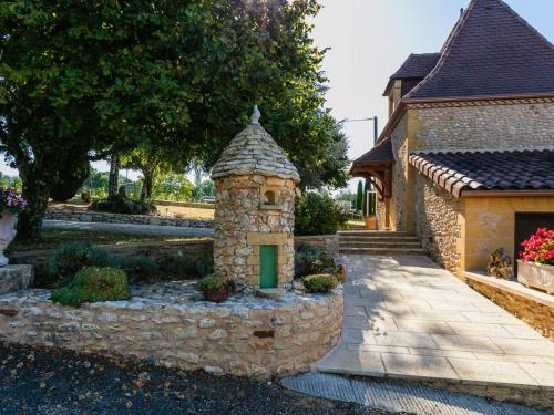 Maison périgourdine avec piscine chauffée, jardin et équipements enfants, proche du Bugue - FR-1-616-115