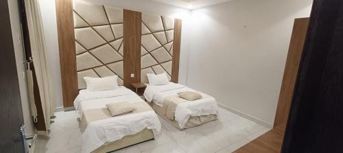 Llit o llits en una habitació de روز إن للشقق المخدومة