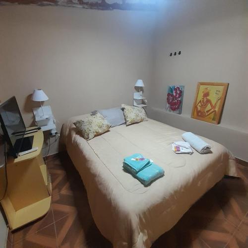 Ένα ή περισσότερα κρεβάτια σε δωμάτιο στο Hostal del Cerro