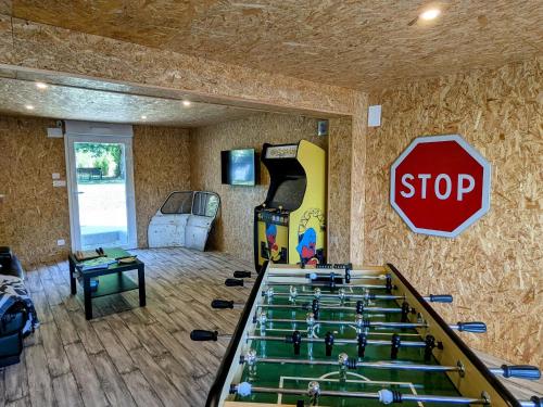 a room with a ping pong table and a stop sign at Gîte familial au calme de Vignot - 3 chambres confortables - FR-1-585-181 in Vignot