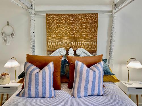 Postel nebo postele na pokoji v ubytování Ombak Beach Villa ~ Margaret River