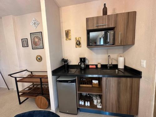 a kitchen with a sink and a microwave at Figata en ValQuirico in Santeagueda