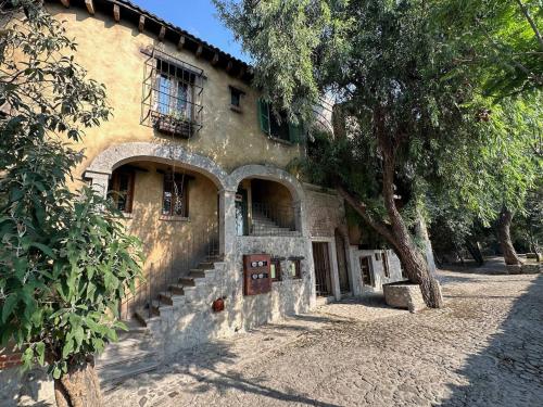 an old building with a tree in front of it at Figata en ValQuirico in Santeagueda