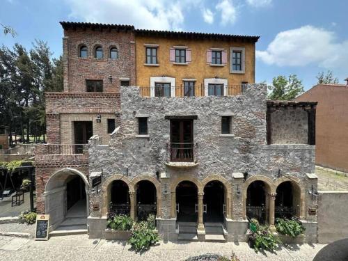an old brick building with a large building at Venezia 2 en ValQuirico in Santeagueda