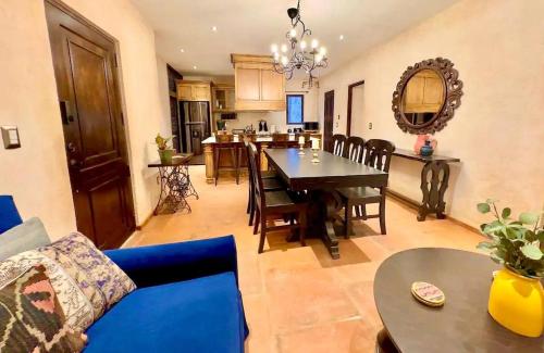 a living room with a blue couch and a table at Carmina en ValQuirico in Santeagueda