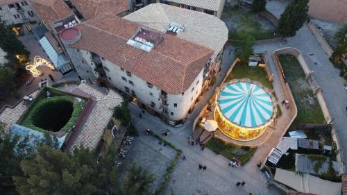 an overhead view of a large building with a water wheel at Carmina en ValQuirico in Santeagueda