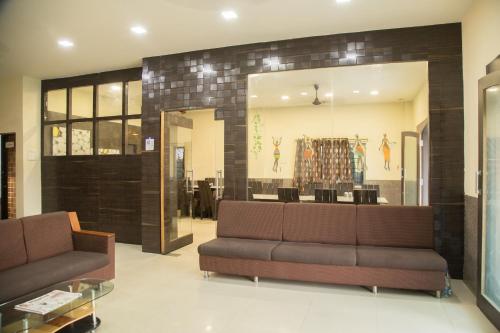 Photo de la galerie de l'établissement Collection O Hotel Samruddhi, à Bori