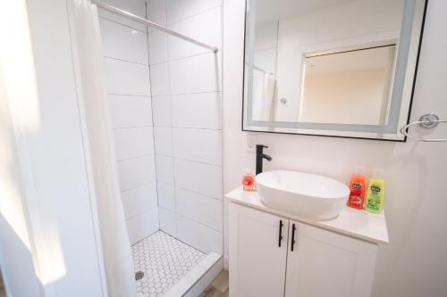 Ένα μπάνιο στο Modern Private Ensuite Room near USC