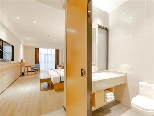 Ένα μπάνιο στο City Comfort Inn Dongguan Dalingshan Xinli Agricultural Wholesale