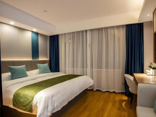 Ένα ή περισσότερα κρεβάτια σε δωμάτιο στο GreenTree Inn Express Jiangsu Suqian School Yingmadi Road